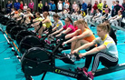 Kuva (Pentti Soini): Takon Anniina Potkosen (oranssi paita) haastamassa Imatran 500m kisassa Keravan Hanna Saalo (etualalla). Ergomaratonilla nähdään myös Anniinasta vasemmalle KeUn Elisa Aunola ja Ikaalisten Anne Järvenpää.