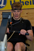 Keravan Urheilijoiden soutujaoston puheenjohtaja Juha Karttunen ergosi SM-kultaa 40v sarjassa. Kuva: Kimmo Jukkara.